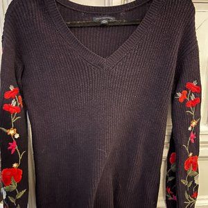 American Eagle Women's Floral Sweater